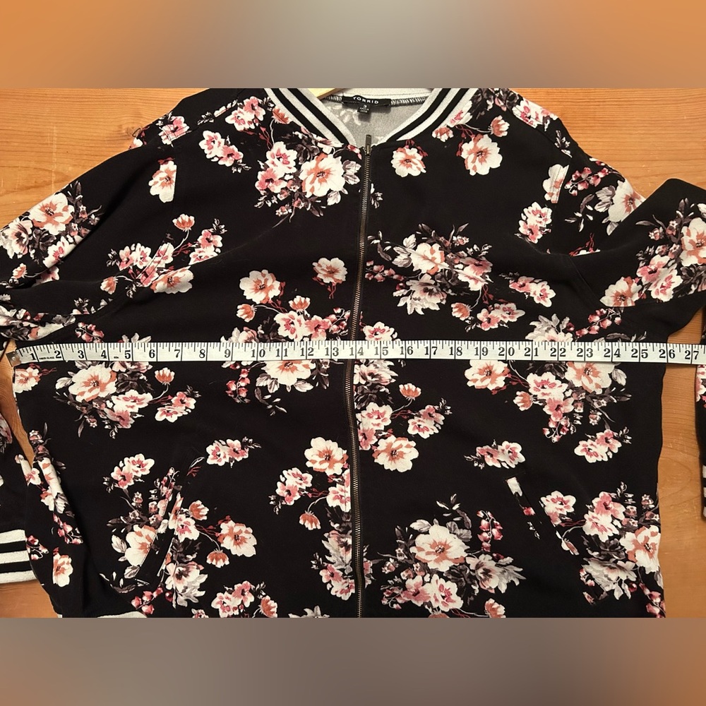 Torrid Floral Bomber Jacket Black Pink Zip Front Lightweight Size 3 Plus Size - Picture 7 of 7